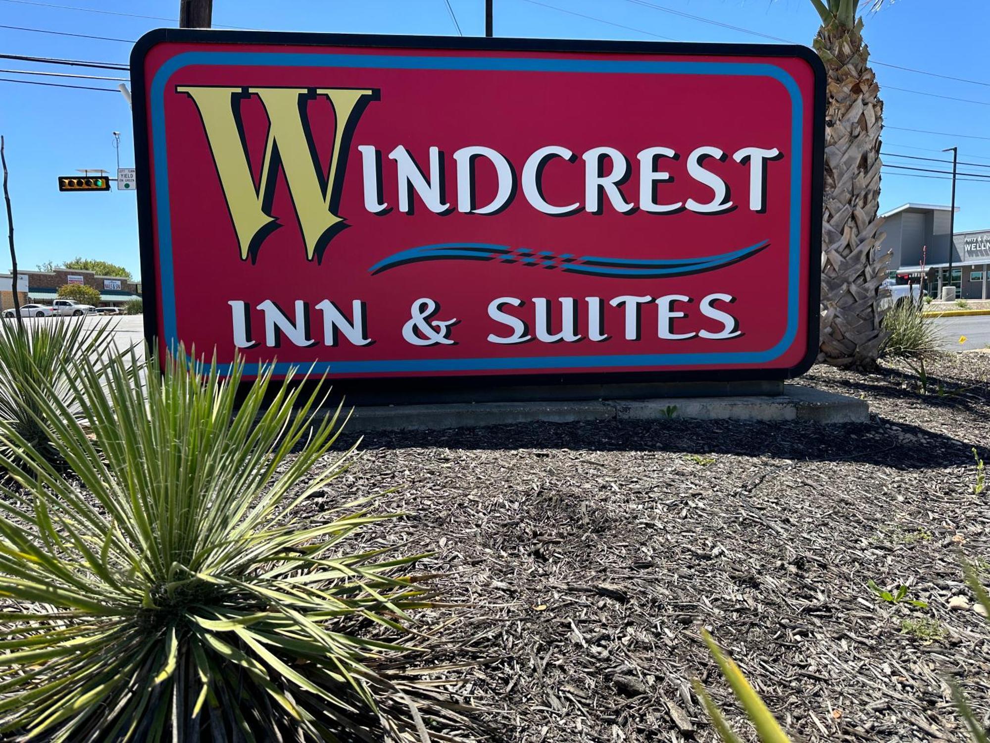 Windcrest Inn And Suites Fredericksburg Exterior photo